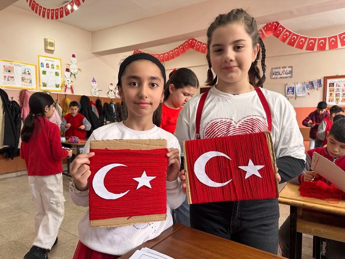 Ağrı’da okullarda ikinci dönem "Bayrak Sevgisi" temasıyla başladı
