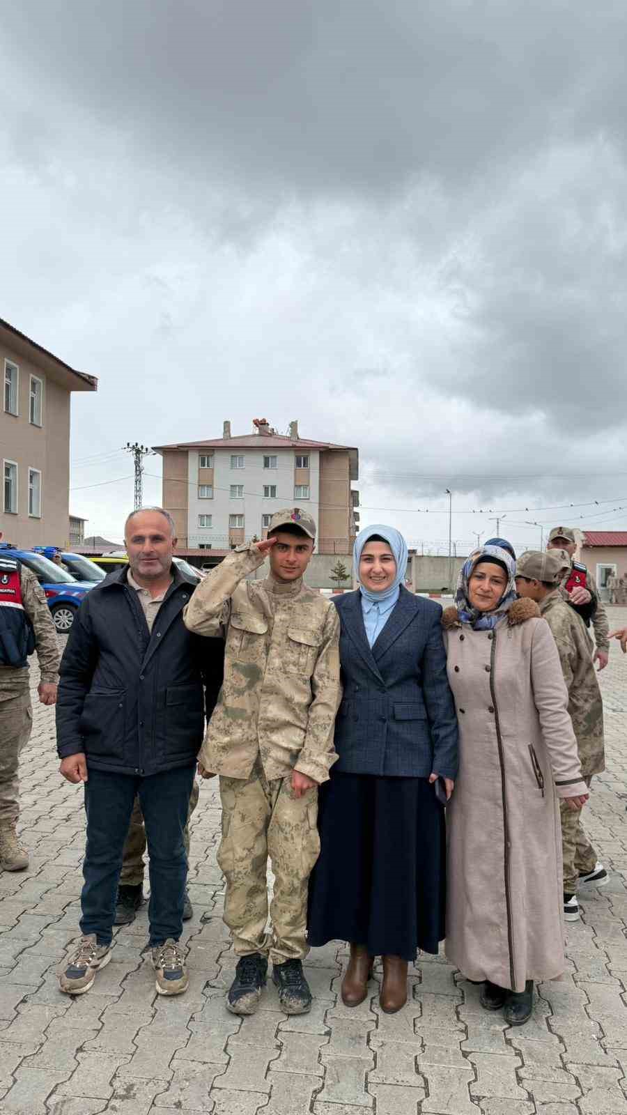 Ağrı’da özel bireyler askeri üniforma giyerek temsili askerlik yaptı
