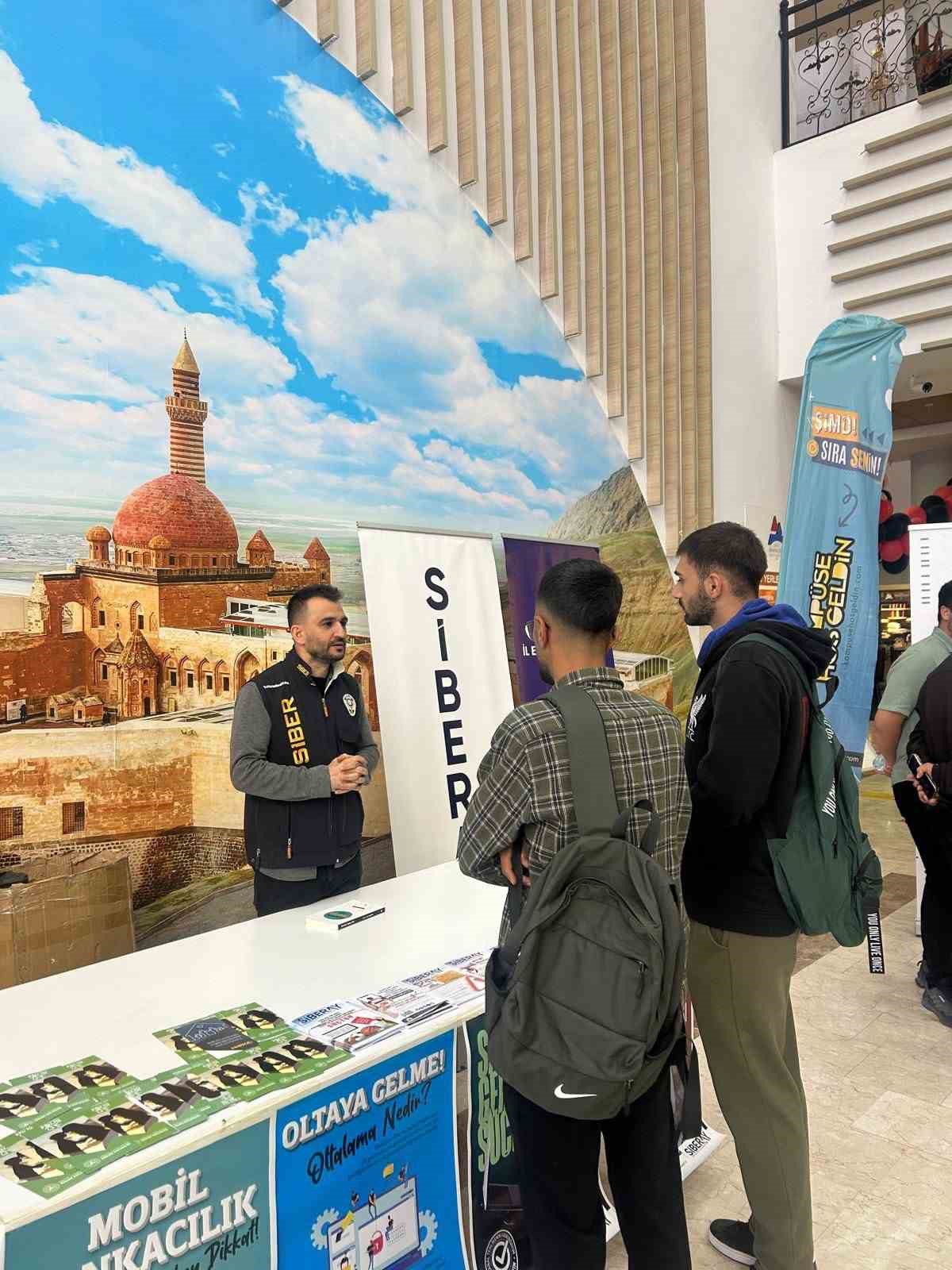 Ağrı’da siber suçlarla mücadeleye yönelik eğitim verildi
