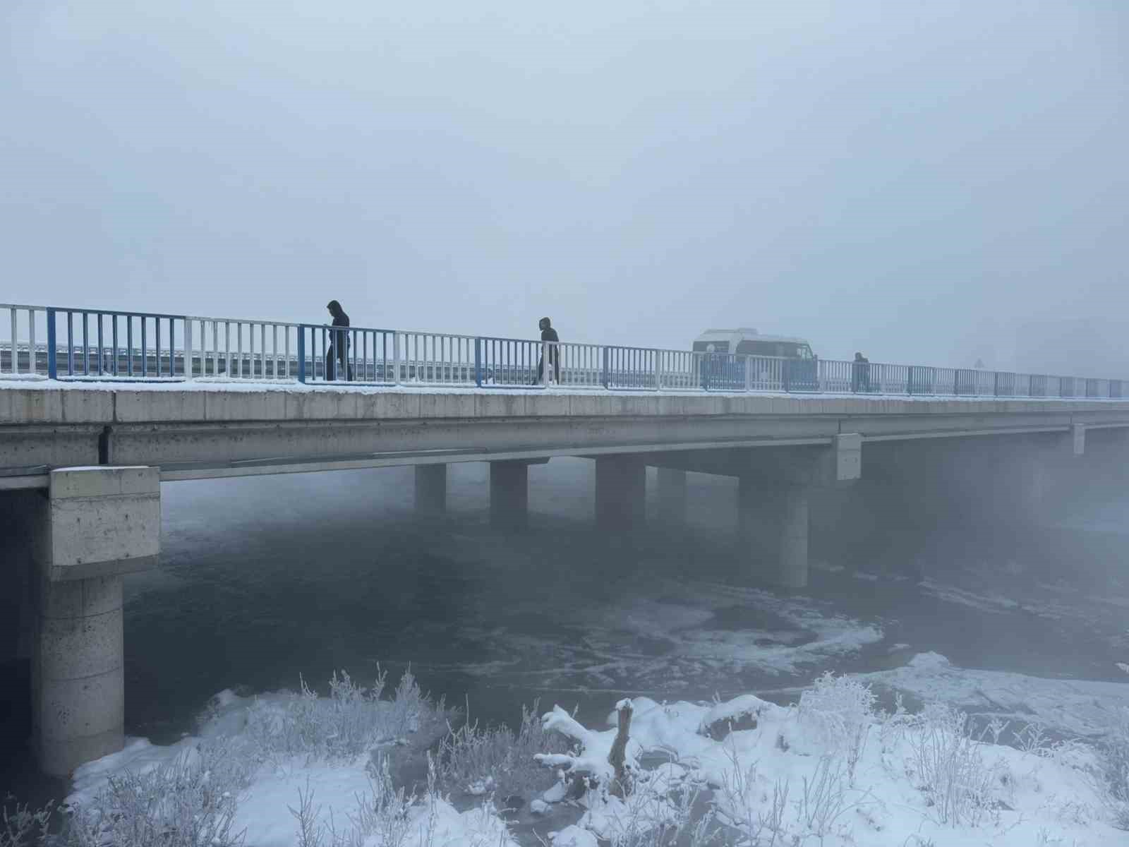 Ağrı’da Sibirya soğukları hayatı durma noktasına getirdi
