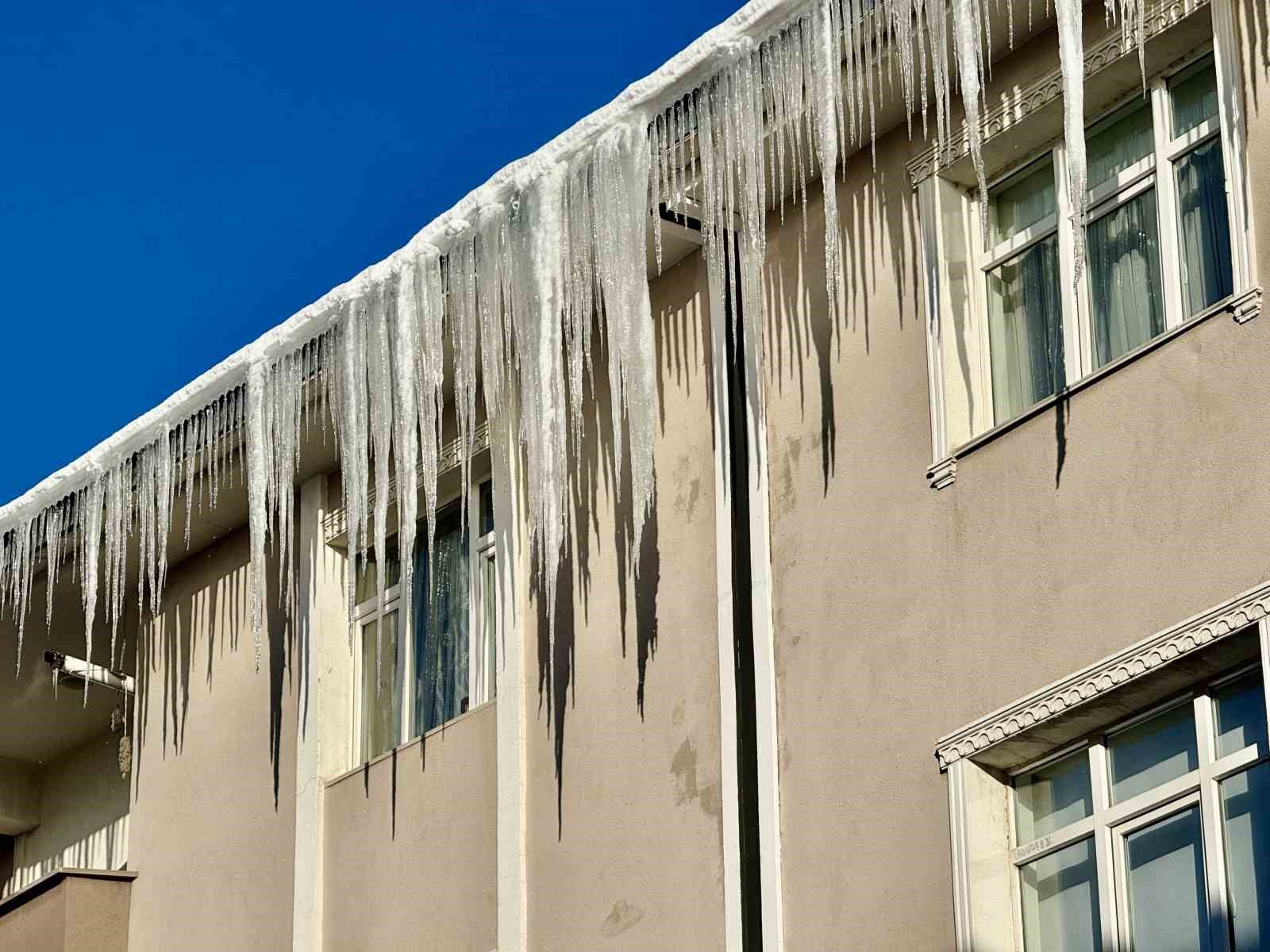 Ağrı’da soğuk hava etkisini göstermeye devam ediyor
