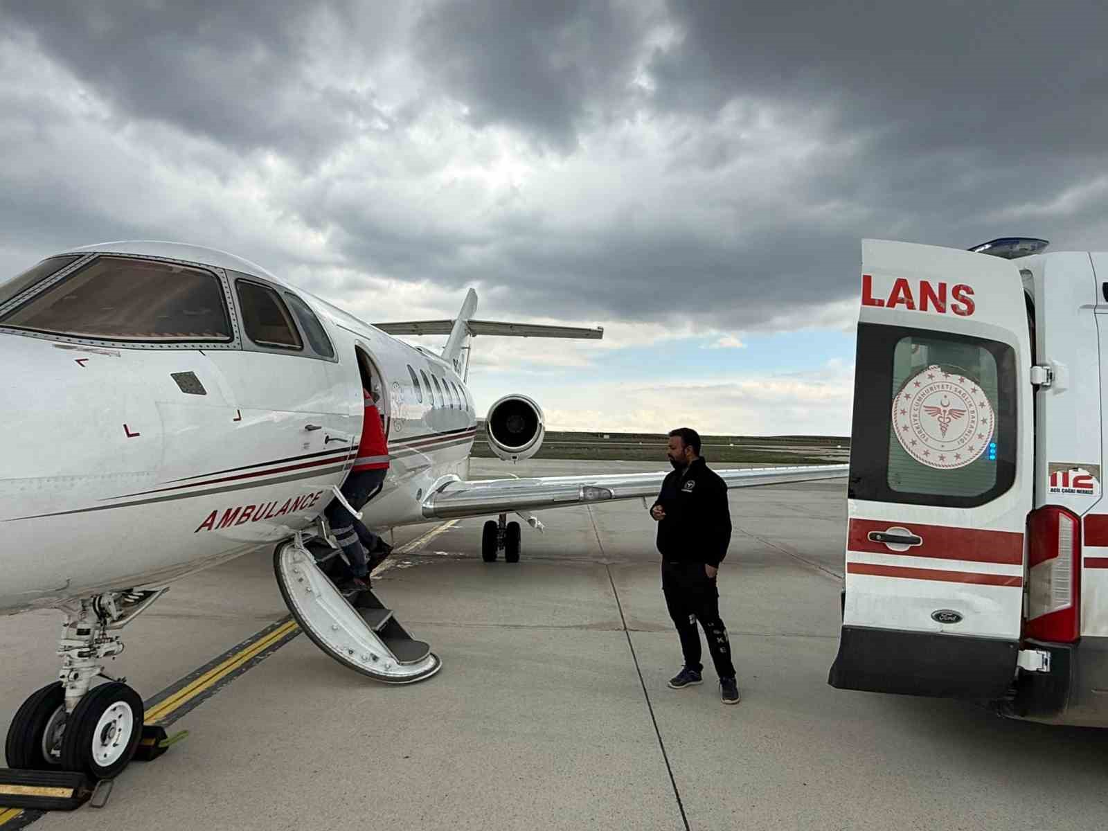 Ağrı’da tedavi gören prematüre bebek ambulans uçakla Elazığ’a sevk edildi

