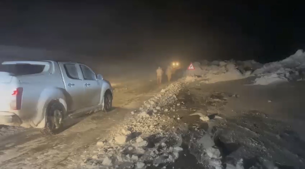 Ağrı’da tipide mahsur kalan vatandaşlar için ekipler seferber oldu
