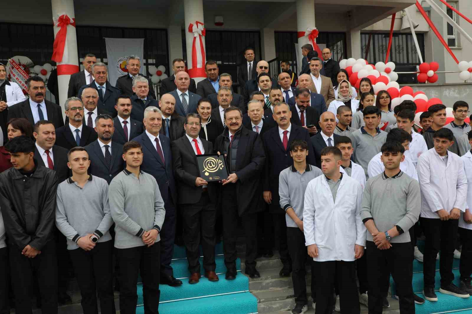 Ağrı’da TOBB Mesleki ve Teknik Anadolu Lisesi açıldı
