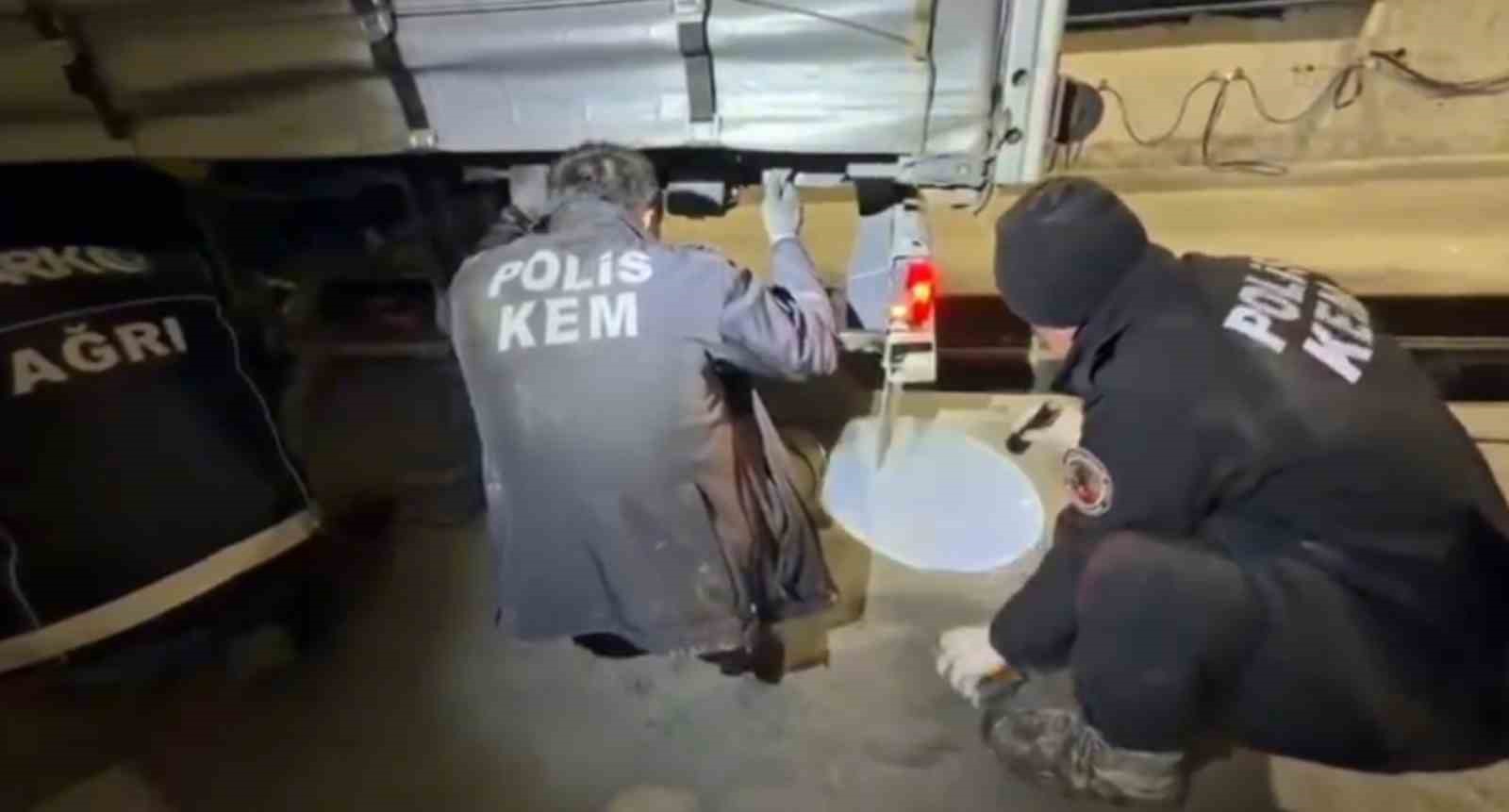 Ağrı’da uyuşturucu operasyonu: 1 kilo 220 gram skunk ele geçirildi
