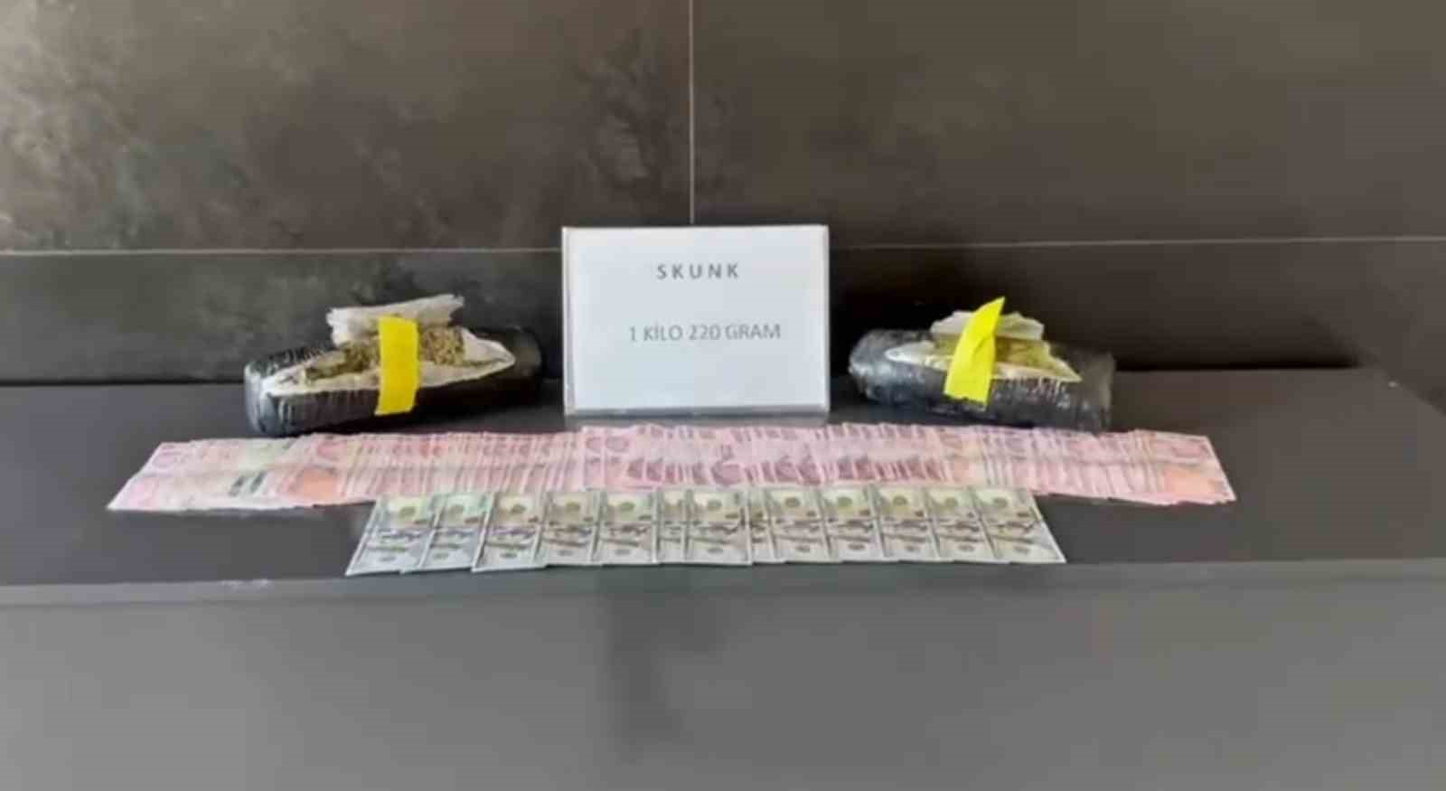 Ağrı’da uyuşturucu operasyonu: 1 kilo 220 gram skunk ele geçirildi
