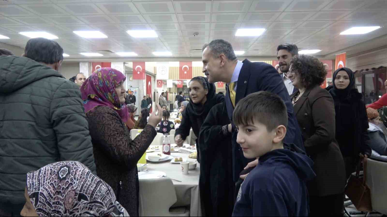 Ağrı’da yetim çocuklar iftar sofrasında buluştu
