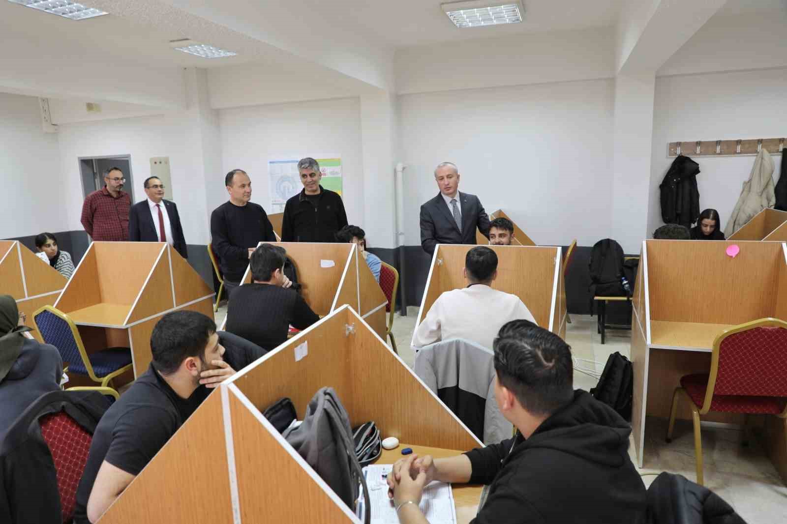 Ağrı’da YKS’ye hazırlık süreci yakından takip ediliyor
