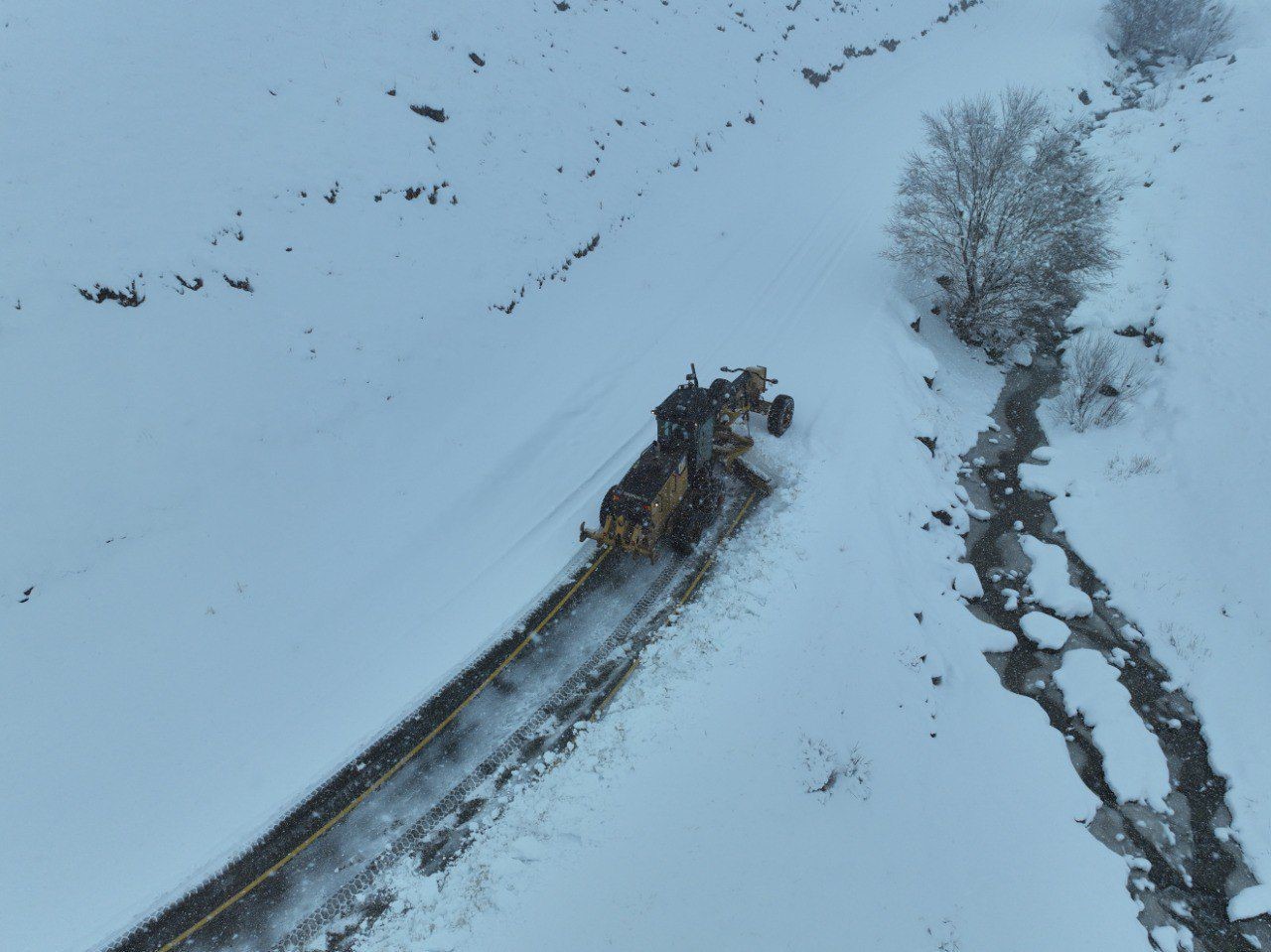 Ağrı’da yoğun kar yağışı: 377 köy yolu ulaşıma kapandı
