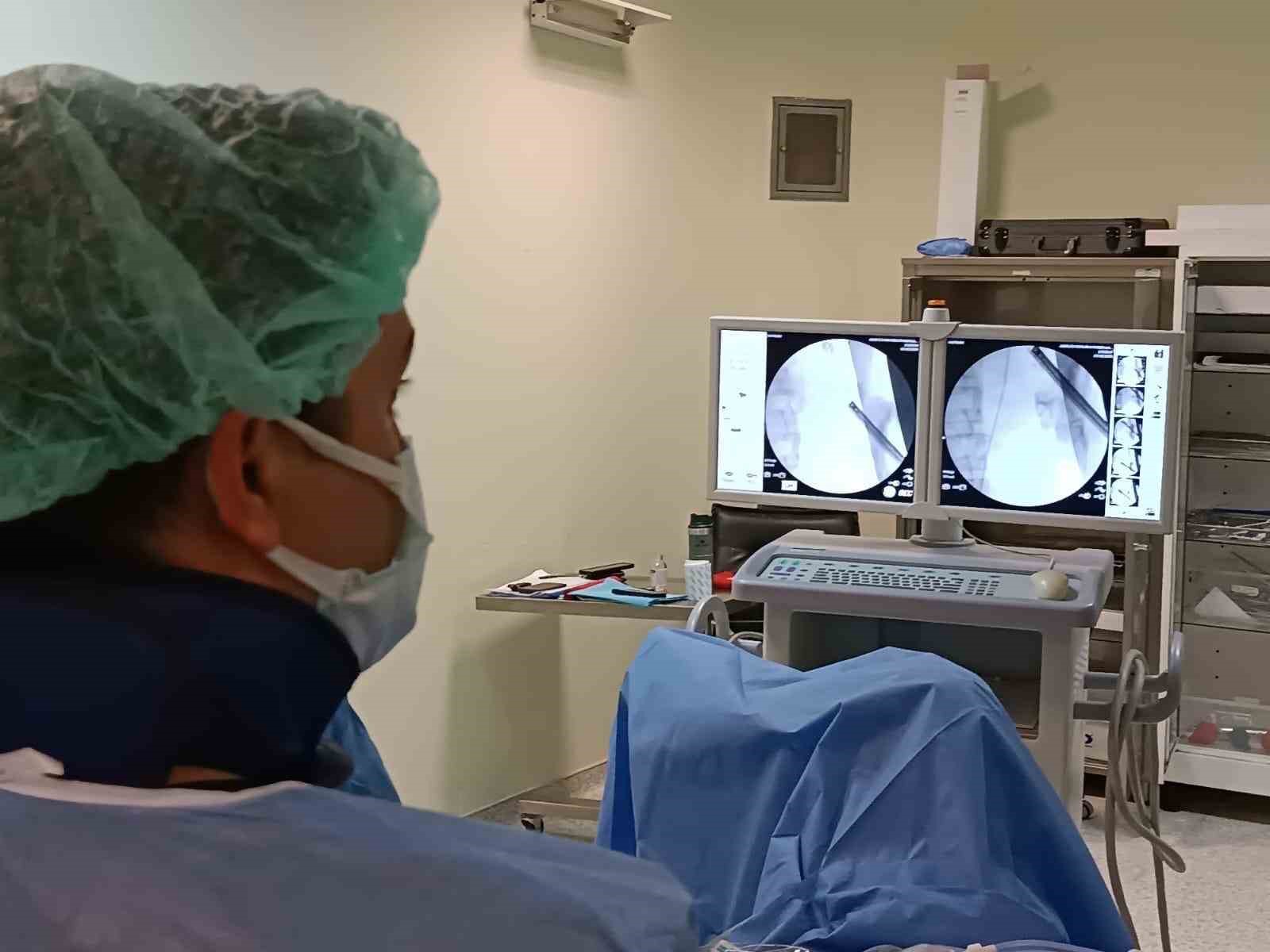 Ağrı’da zorlu taş cerrahisi başarıyla gerçekleştirildi
