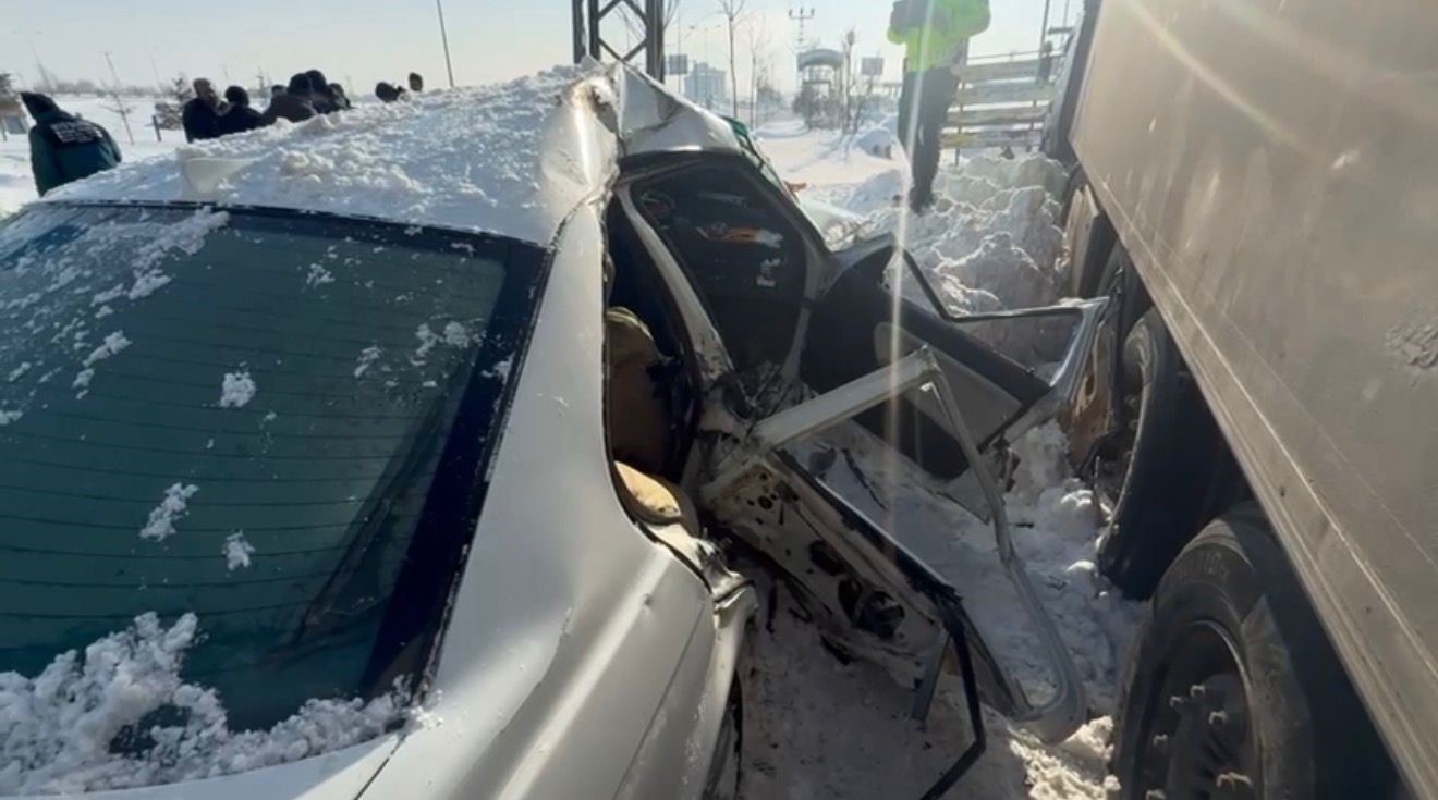 Ağrı’nın Patnos ilçesinde trafik kazası: 1’i ağır 2 yaralı
