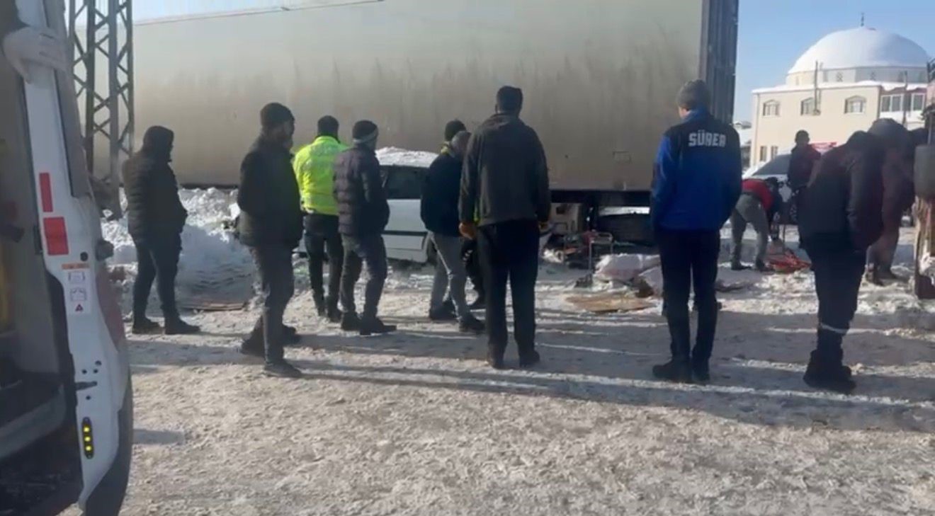 Ağrı’nın Patnos ilçesinde trafik kazası: 1’i ağır 2 yaralı
