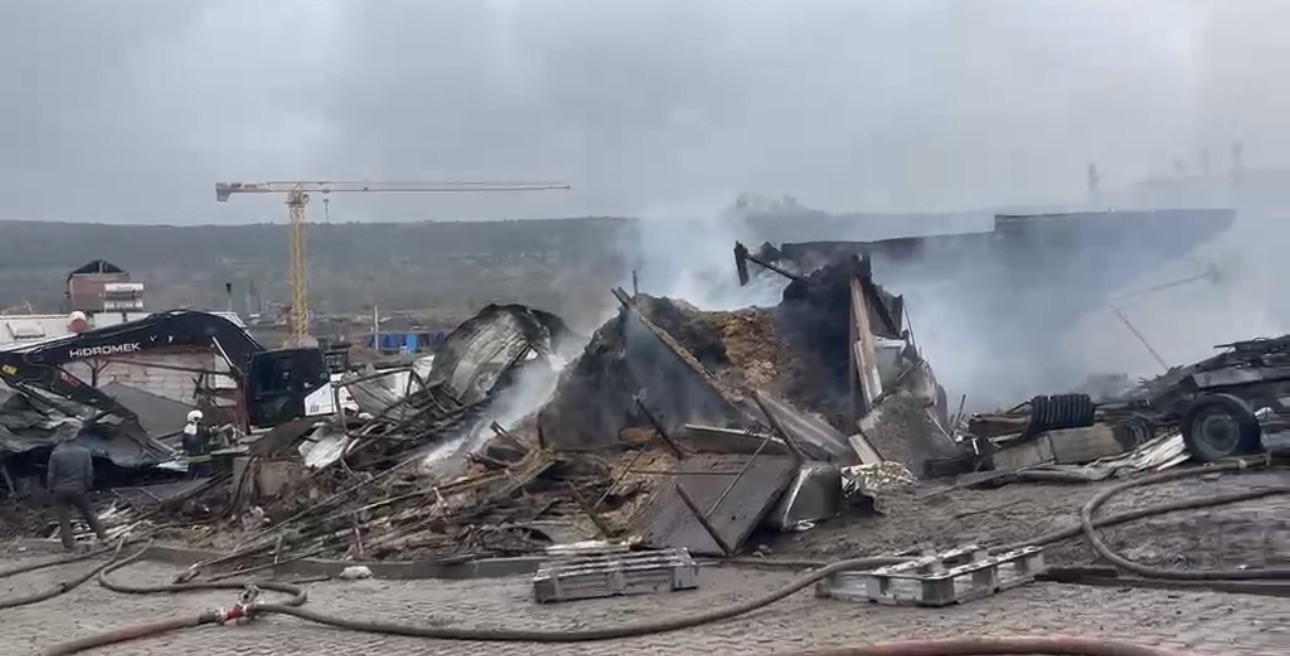 Ahırda çıkan yangında çok sayıda hayvan telef oldu
