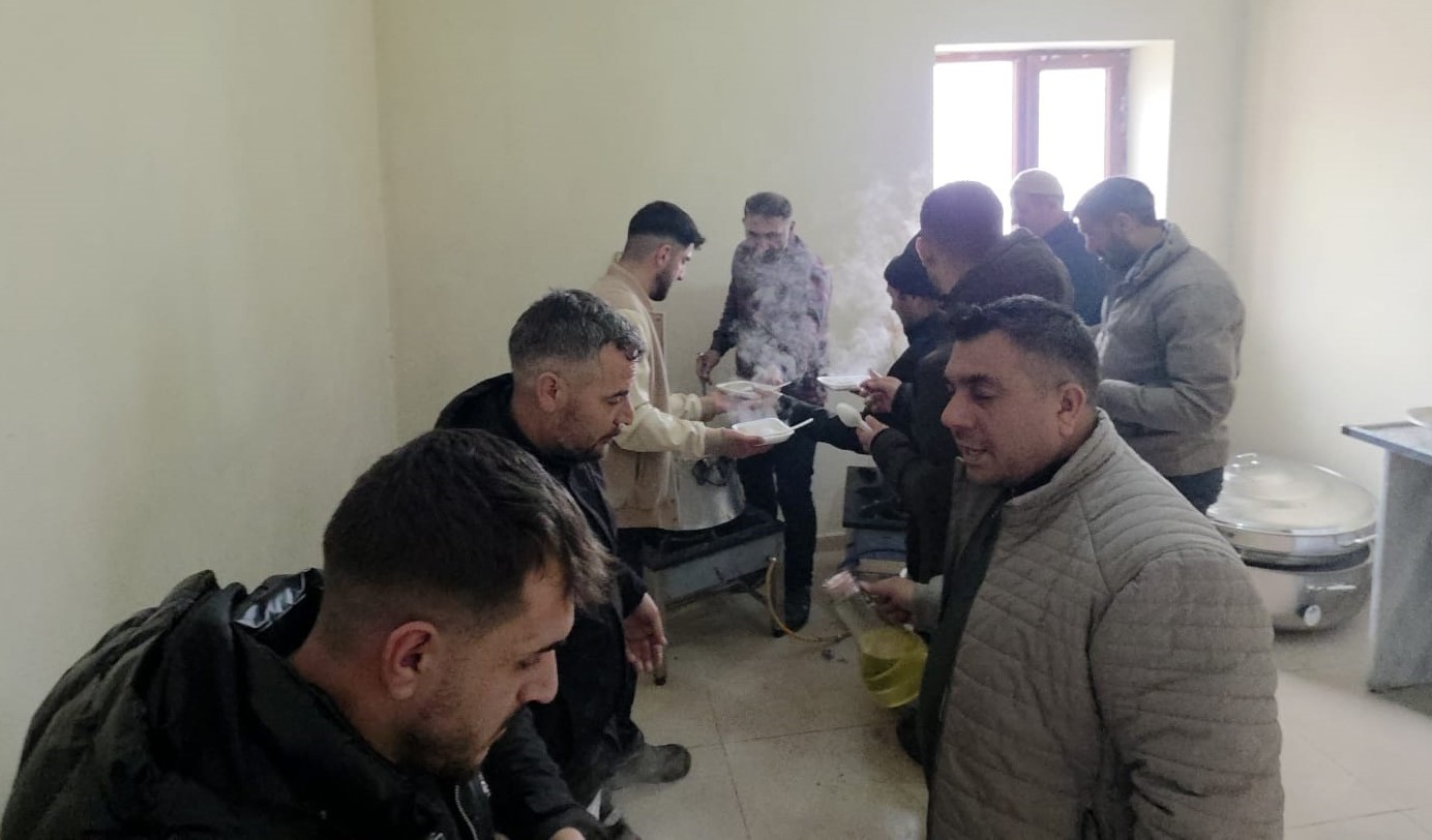 Ahlat’ta bayram geleneği yaşatılıyor: Halise yemeği aynı sofrada buluşturuyor
