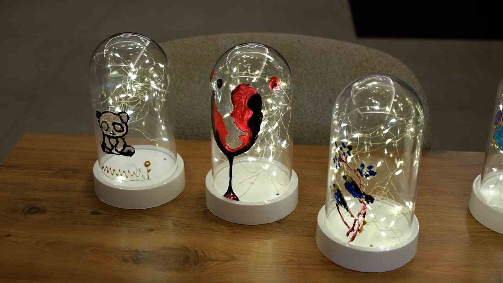 Ahlat’ta iftar sonrası cam fanus boyama etkinliği
