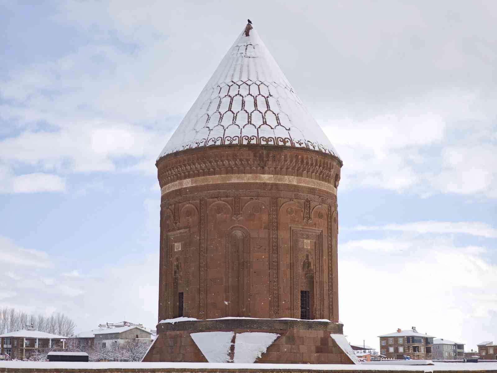 Ahlat’ta masalsı kış manzaraları

