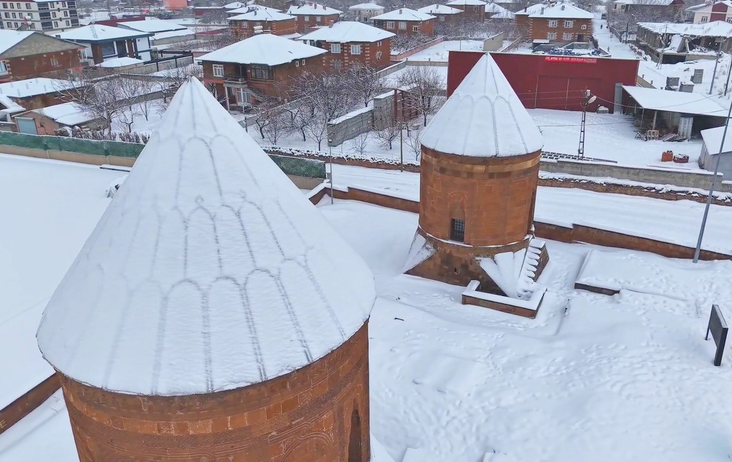 Ahlat’ta masalsı kış manzaraları
