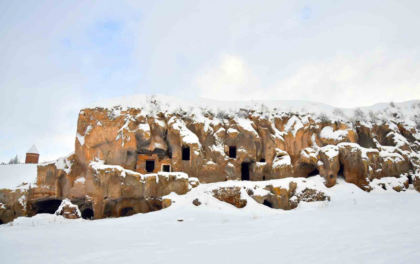 Ahlat’ta masalsı kış manzaraları
