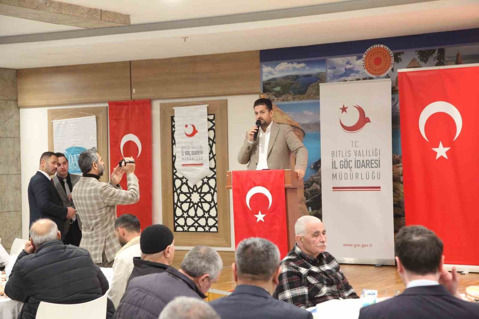 Ahlat’taki Ahıska Türkleri iftar sofrasında bir araya geldi
