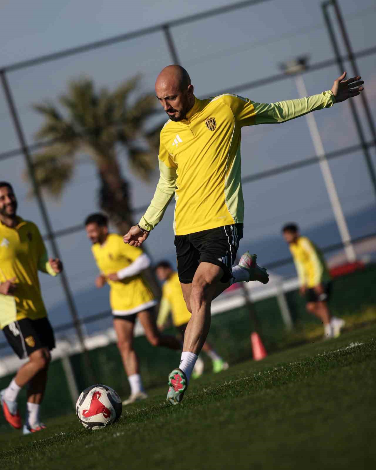 Ahmet İlhan Özek: "Bu jenerasyonla Dünya Kupası’nda önemli başarılar elde edeceğiz"
Ahmet İlhan Özek: "Bu jenerasyonla Dünya Kupası’nda önemli başarılar elde edeceğiz"