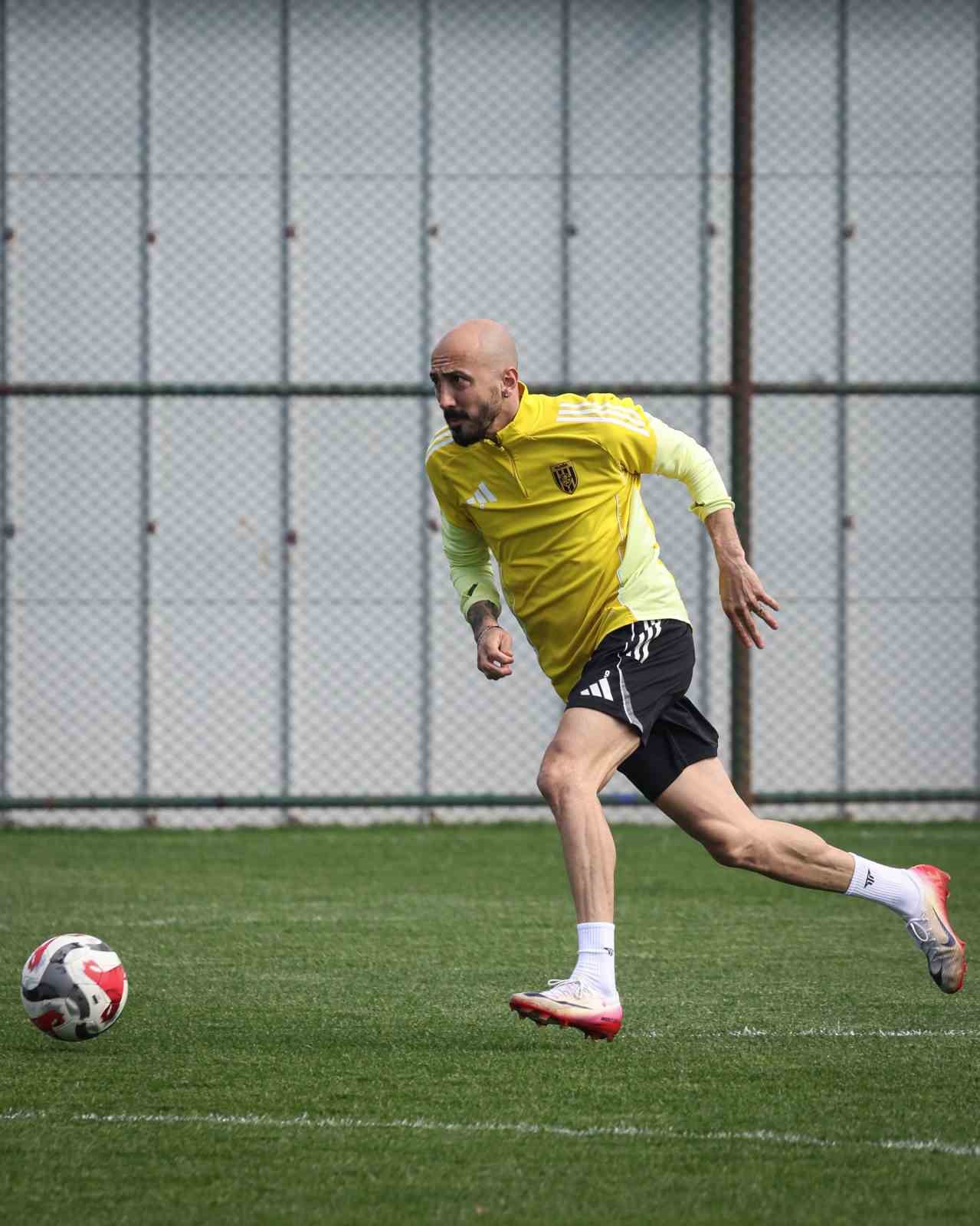 Ahmet İlhan Özek: "Bu jenerasyonla Dünya Kupası’nda önemli başarılar elde edeceğiz"
Ahmet İlhan Özek: "Bu jenerasyonla Dünya Kupası’nda önemli başarılar elde edeceğiz"