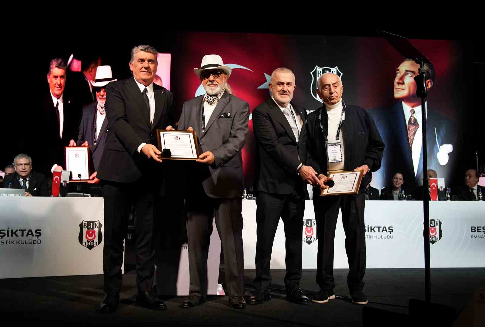 Ahmet Ürkmezgil: "Siyah-beyaz bayrağı hep birlikte daha yükseklere taşıyacağız"
