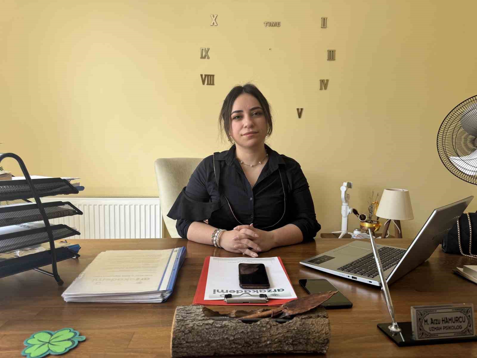 "Aidiyet" hissi çocukları dijital mahallelere yönlendiriyor
