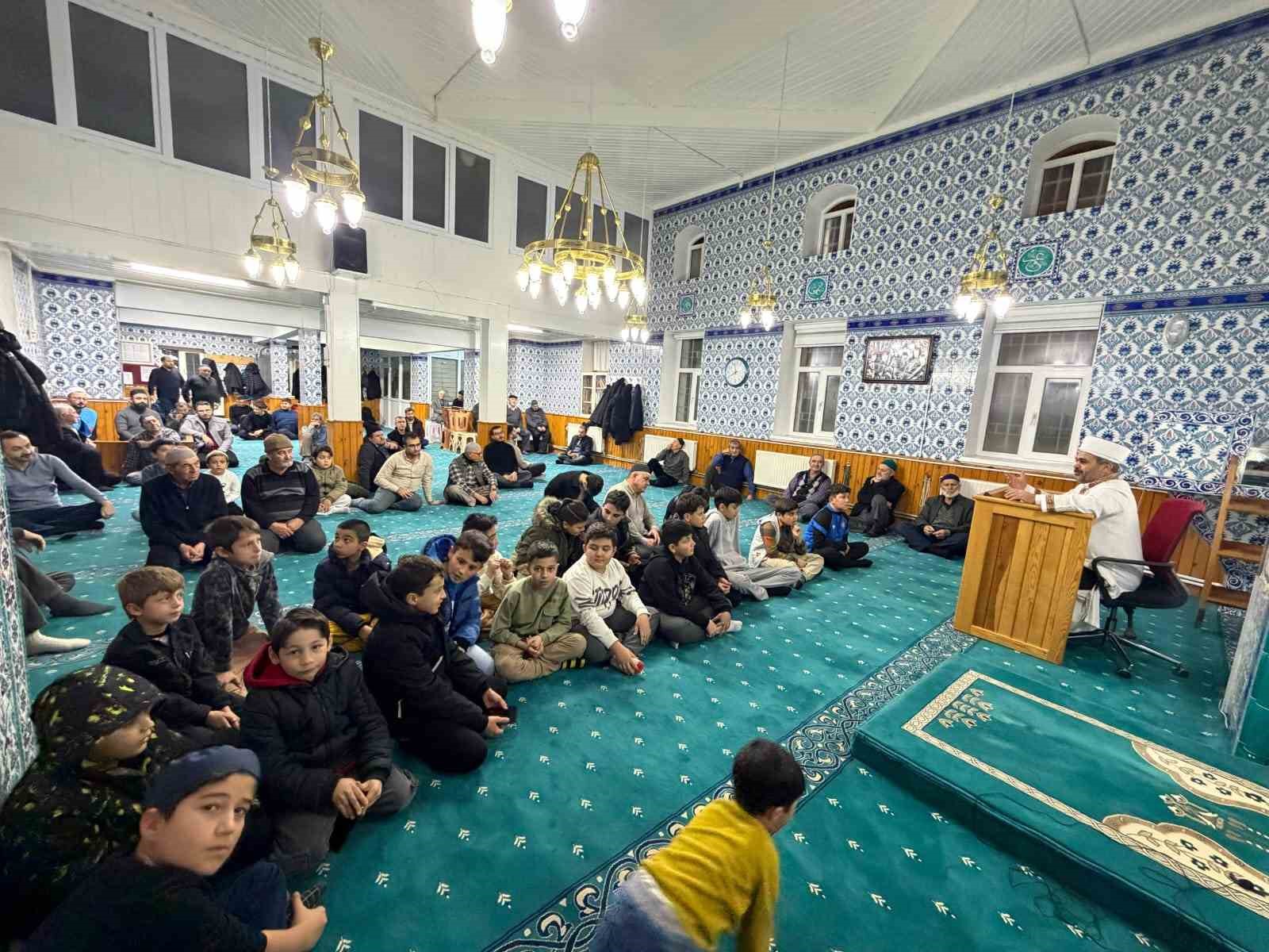 ’Ailece Camide Buluşuruz’ etkinliği düzenlendi
’Ailece Camide Buluşuruz’ etkinliği düzenlendi