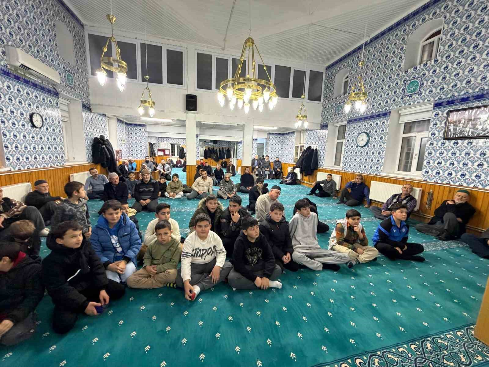 ’Ailece Camide Buluşuruz’ etkinliği düzenlendi
’Ailece Camide Buluşuruz’ etkinliği düzenlendi