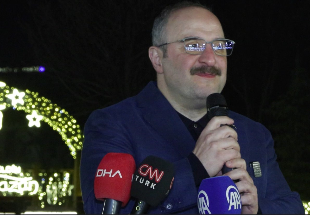 AK Parti Bursa Milletvekili Varank ve MİT Başkanı Kalın, sahurda vatandaşlarla bir araya geldi
AK Parti Bursa Milletvekili Varank ve MİT Başkanı Kalın, sahurda vatandaşlarla bir araya geldi