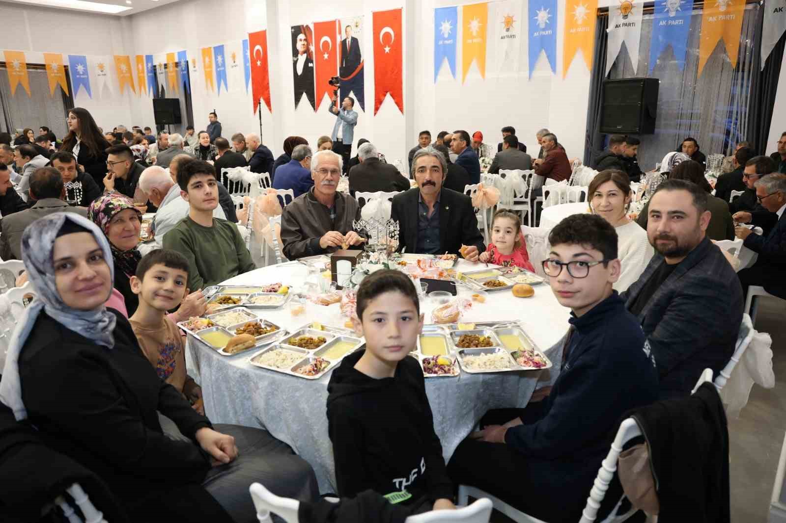 AK Parti Çameli teşkilatı "Gönül Sofrası"nda birlik ve beraberlik mesajı verdi
