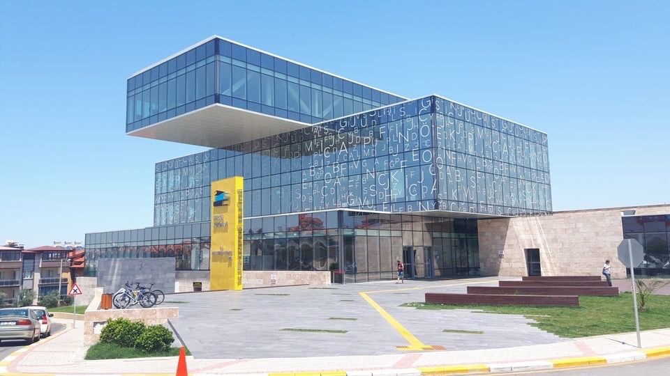 AK Parti Denizli İl Başkanı Subaşıoğlu: "Biz yaptık, siz de yapın. Pamukkale’nin gençlerini kütüphanesiz bırakmayın"
