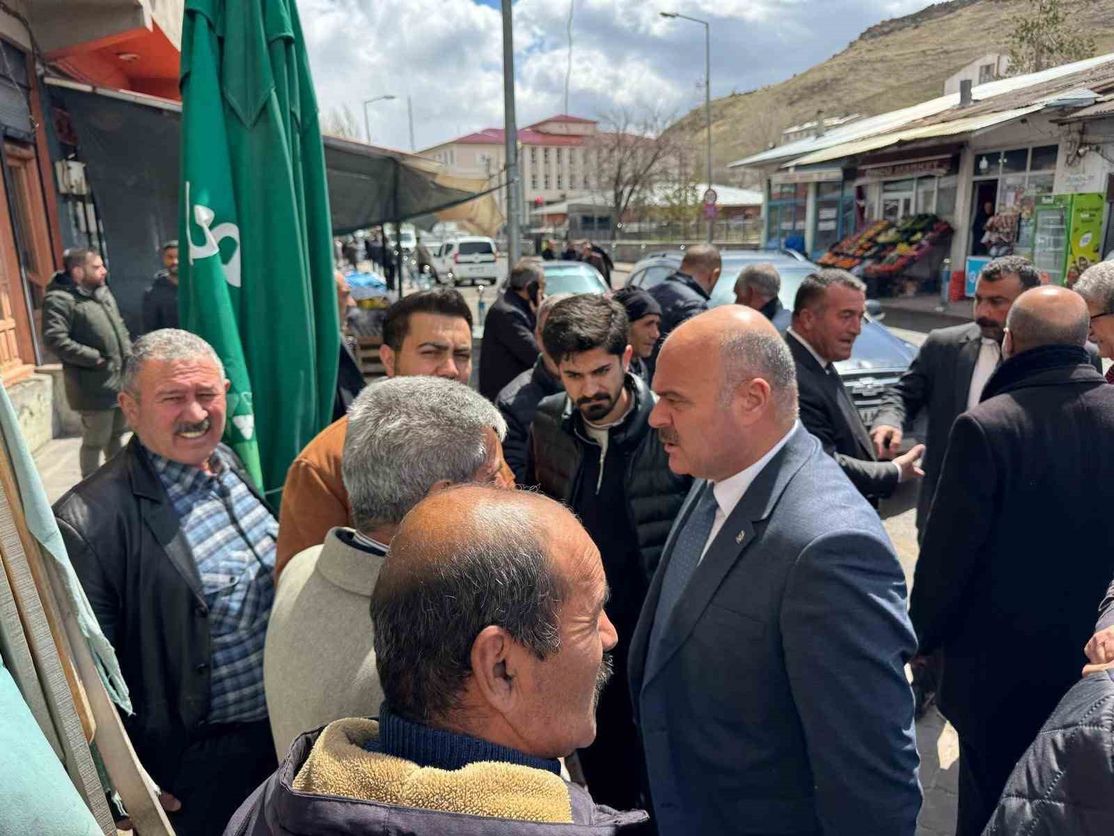 AK Parti Digor’da gövde gösterisi yaptı
AK Parti Digor’da gövde gösterisi yaptı