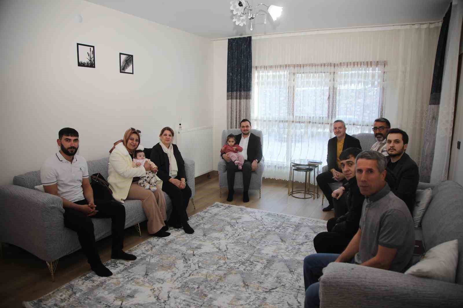 AK Parti Elazığ teşkilatı, iftar ve sahurda vatandaşlarla sofrada buluştu
