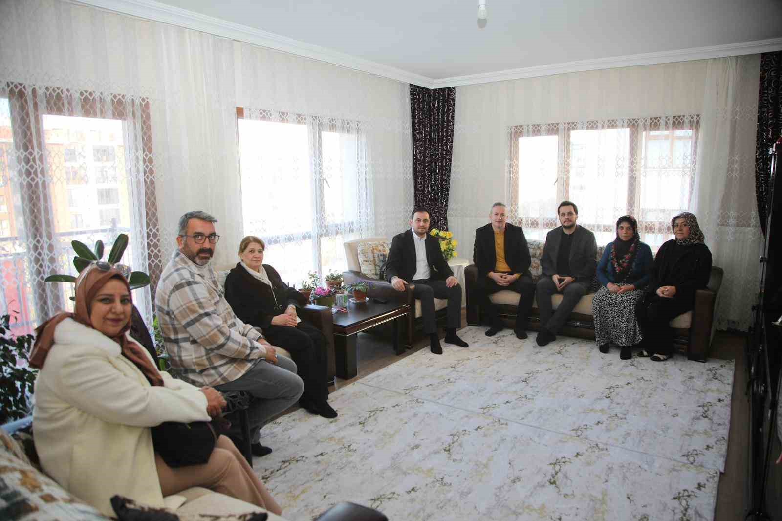 AK Parti Elazığ teşkilatı, iftar ve sahurda vatandaşlarla sofrada buluştu
