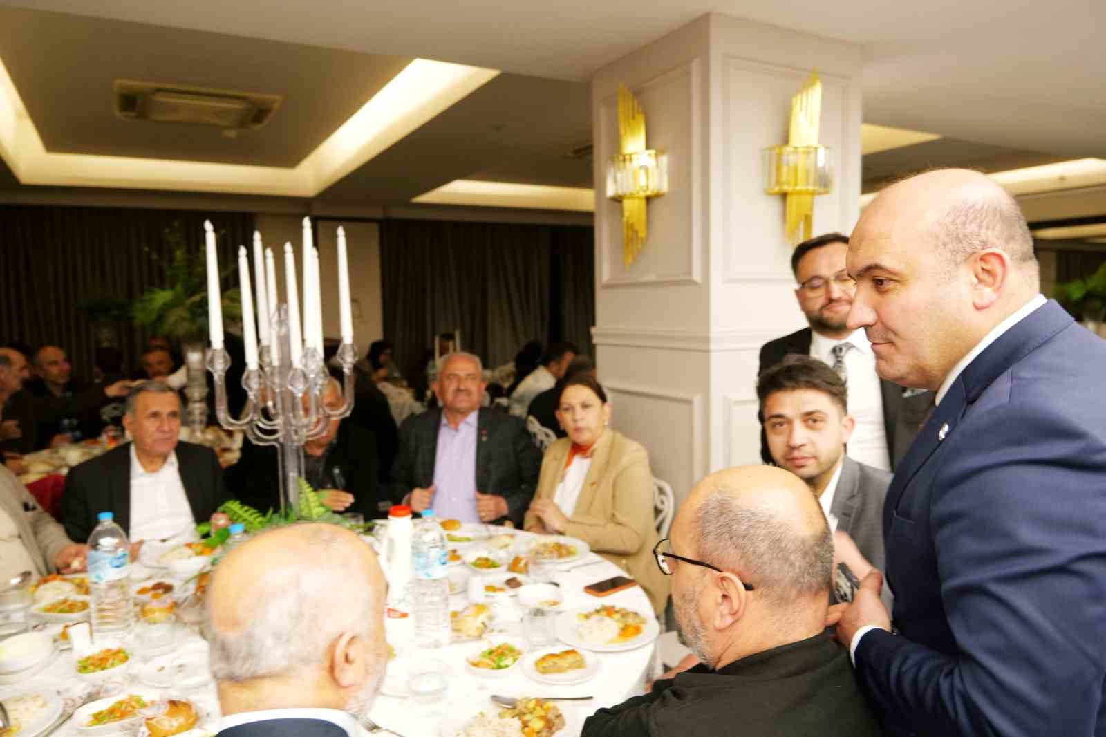 AK Parti Eskişehir Teşkilatı iftarda buluştu
