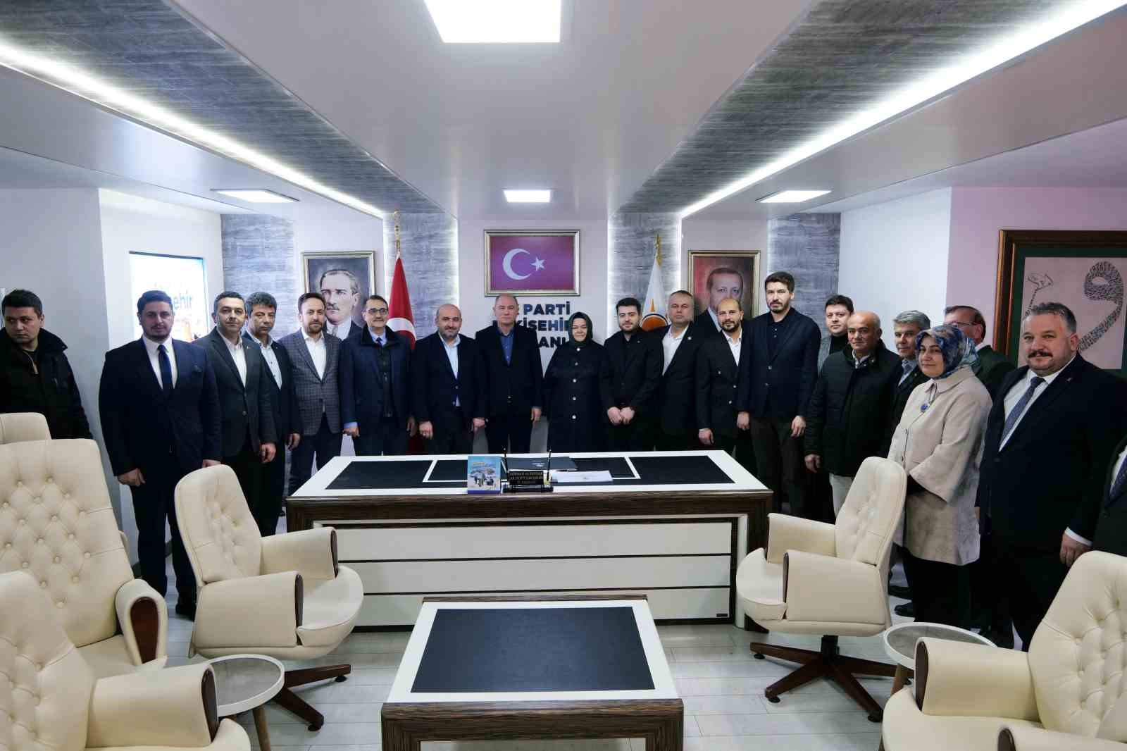 AK Parti Genel Başkan Vekili Efkan Âlâ, Eskişehir teşkilatı ile buluştu
