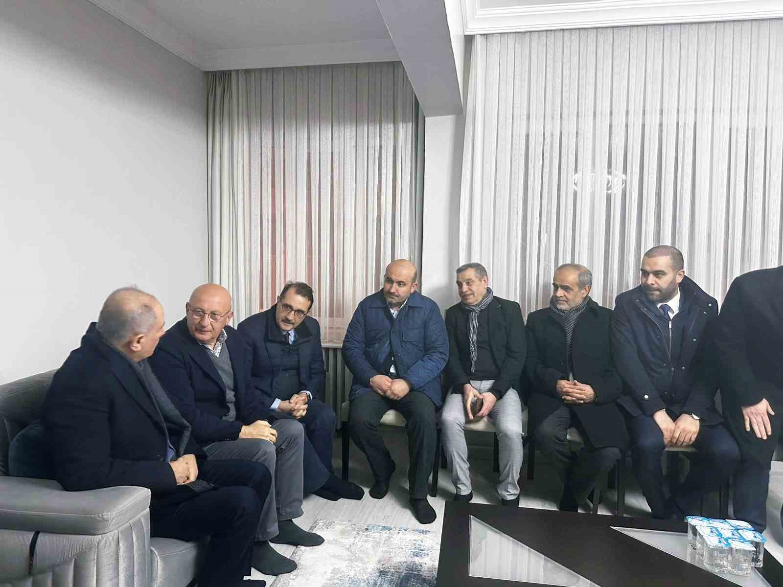 AK Parti Genel Başkan Vekili Efkan Âlâ, Eskişehir teşkilatı ile buluştu
