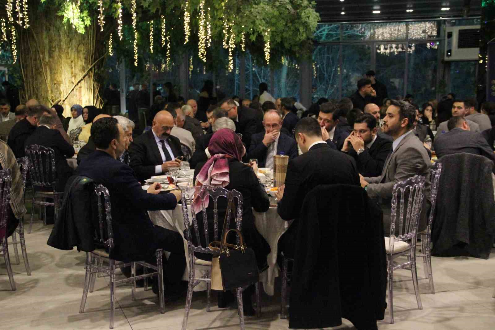 AK Parti Genel Başkan Yardımcısı Büyükgümüş: "Recep Tayyip Erdoğan’ı yeniden Cumhurbaşkanı seçeceğiz"
AK Parti Genel Başkan Yardımcısı Büyükgümüş: "Recep Tayyip Erdoğan’ı yeniden Cumhurbaşkanı seçeceğiz"