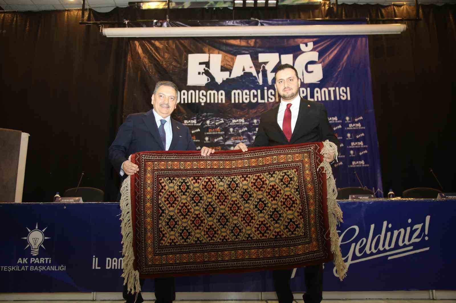 AK Parti Genel Başkan Yardımcısı Öğütken: "Depremin ardından 455 bin konutu 2 buçuk yılda teslim ettik"
