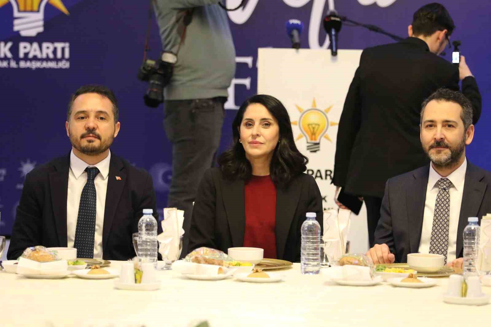 AK Parti Genel Başkan Yardımcısı Tuncer: "CHP’ye baktığımızda Türkiye’nin büyümesini konuşan bir siyaset değil, Türkiye’nin başarılarını küçümseyen bir siyaset görüyoruz"
AK Parti Genel Başkan Yardımcısı Tuncer: "CHP’ye baktığımızda Türkiye’nin büyümesini konuşan bir siyaset değil, Türkiye’nin başarılarını küçümseyen bir siyaset görüyoruz"
