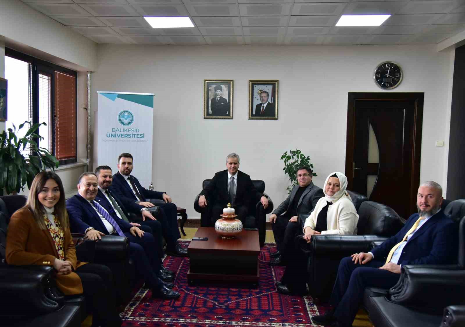AK Parti Genel Başkan Yardımcısı Yalçın’dan Balıkesir Üniversitesine ziyaret
AK Parti Genel Başkan Yardımcısı Yalçın’dan Balıkesir Üniversitesine ziyaret
