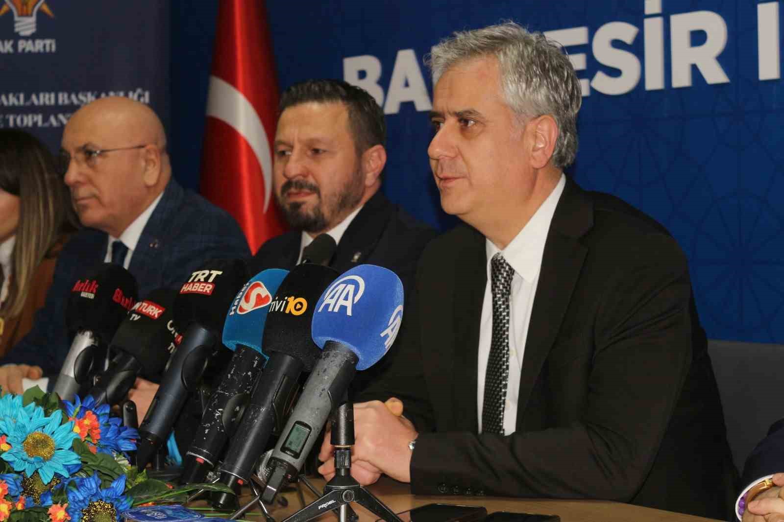 AK Parti Genel Başkan Yardımcısı Yalçın’dan Suriye vurgusu: "Gelinen noktada hem rejim devrildi hem de terör yapılanması tasfiye aşamasına geldi"
AK Parti Genel Başkan Yardımcısı Yalçın’dan Suriye vurgusu: "Gelinen noktada hem rejim devrildi hem de terör yapılanması tasfiye aşamasına geldi"