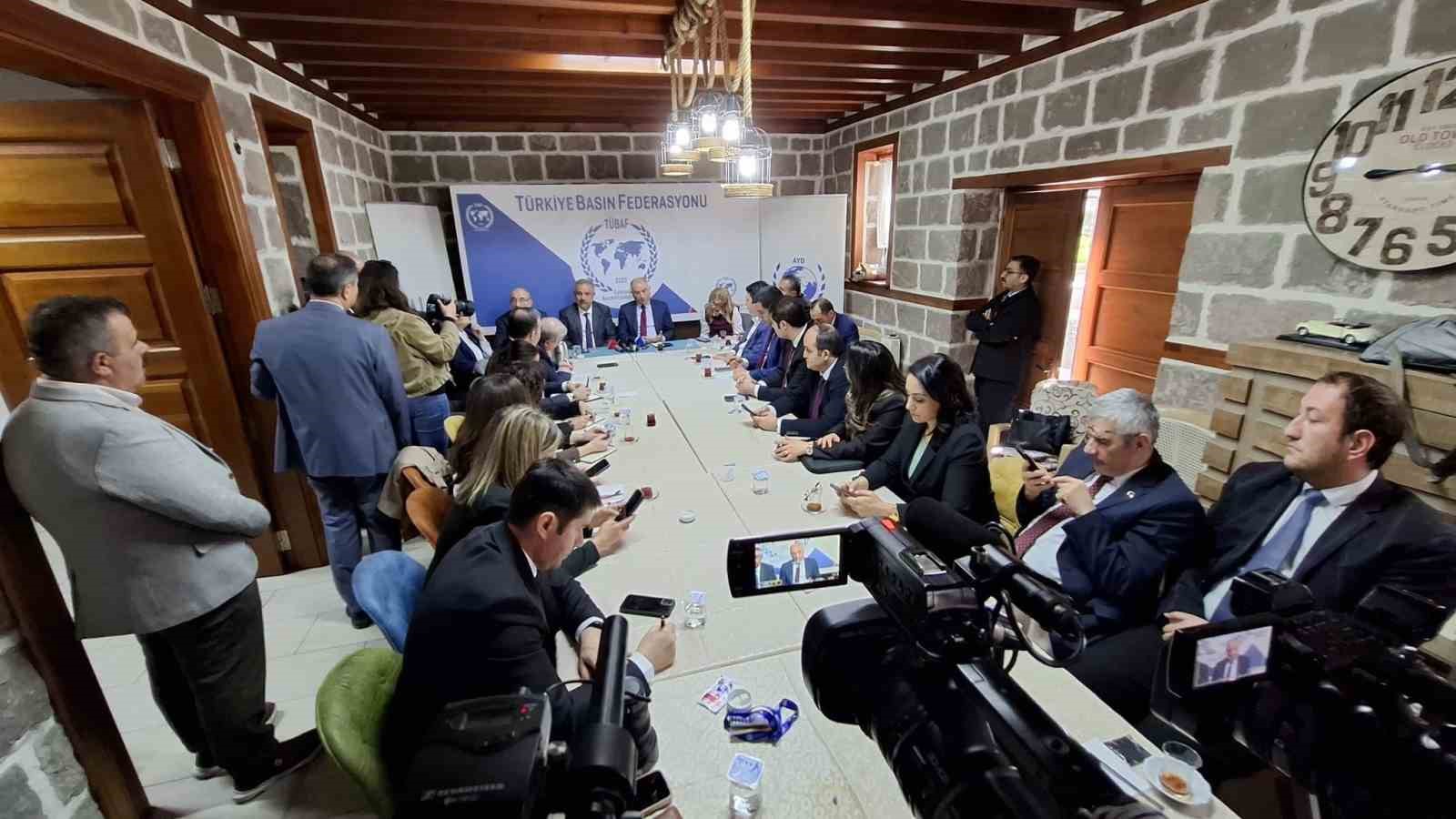 AK Parti Genel Başkanvekili Ala: "(Yeni anayasa çalışmaları) Birinci aşama neredeyse nihayetlendi"
