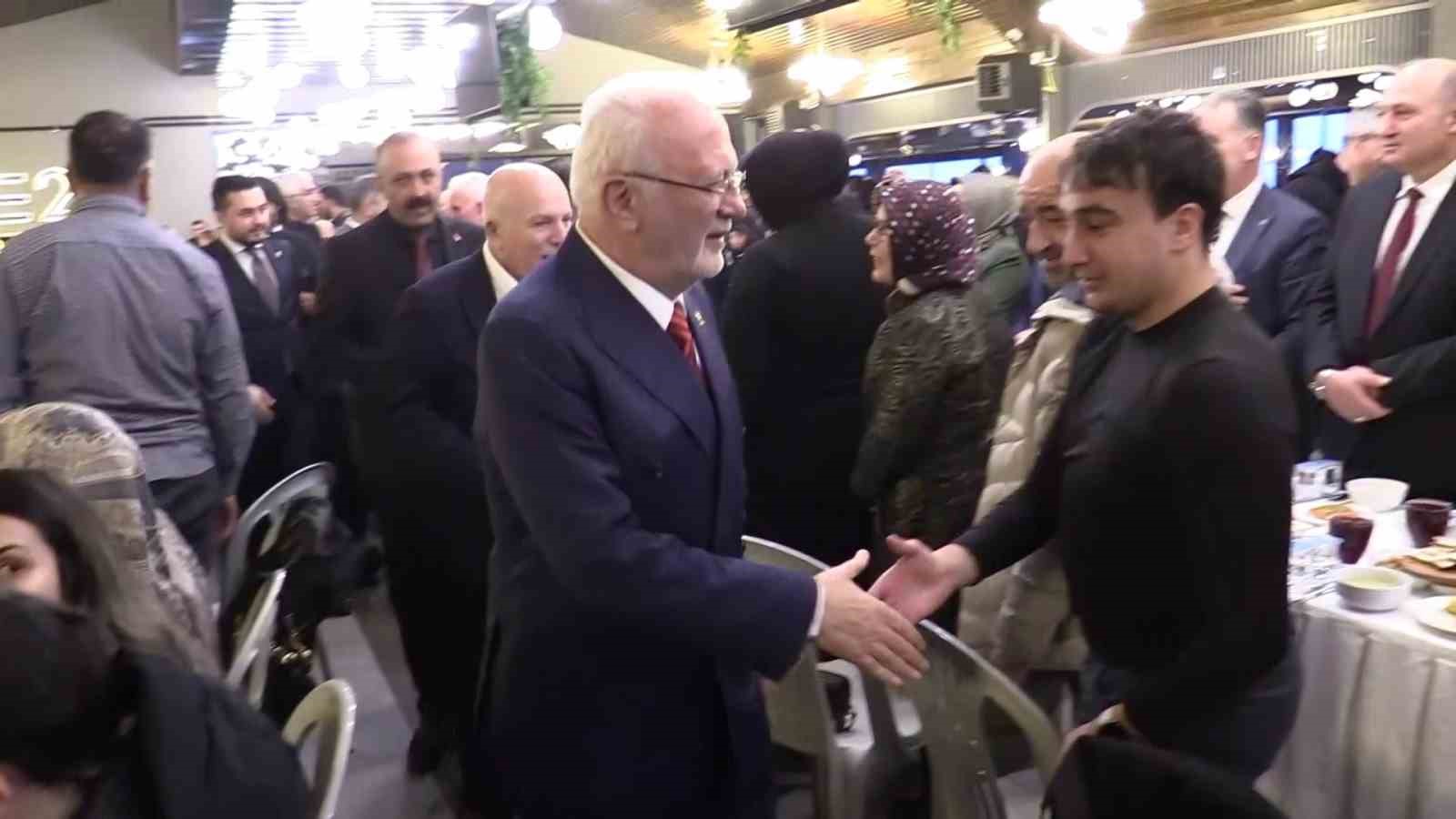 AK Parti Genel Başkanvekili Mustafa Elitaş, Erzurum’da şehit ve gazi aileleri ile iftar yemeğinde bir ayaya geldi
