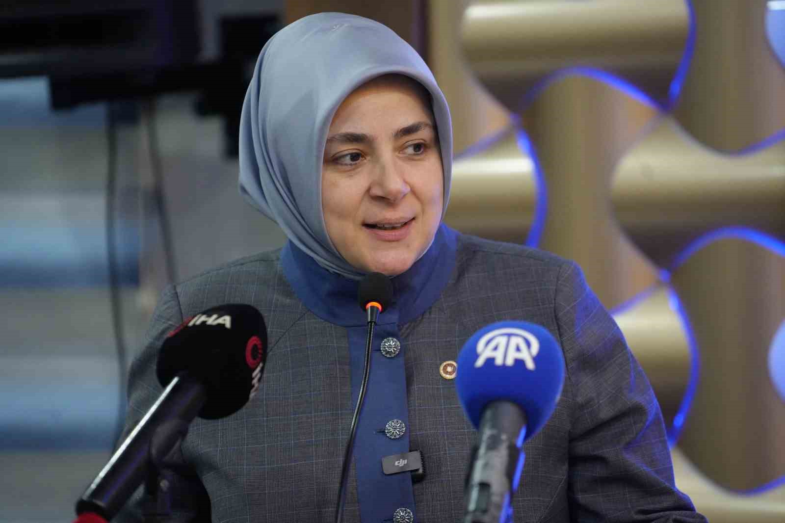 AK Parti Genel Merkez Kadın Kolları Başkanı Ercan: "Ateş çemberine rağmen hizmetlerimize devam ediyoruz"
AK Parti Genel Merkez Kadın Kolları Başkanı Ercan: "Ateş çemberine rağmen hizmetlerimize devam ediyoruz"