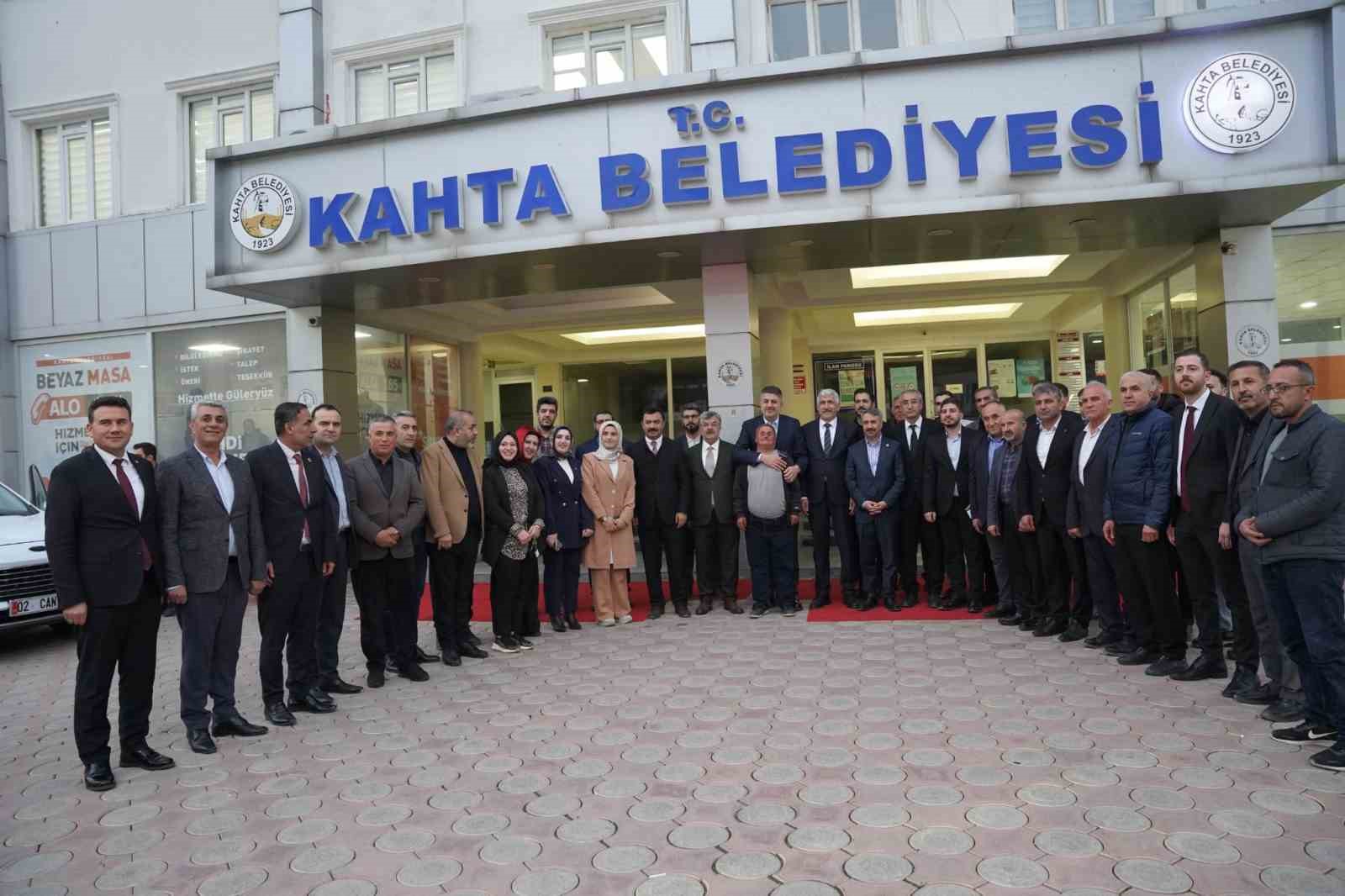 AK Parti heyeti Başkan Hallaç ile bir araya geldi
AK Parti heyeti Başkan Hallaç ile bir araya geldi