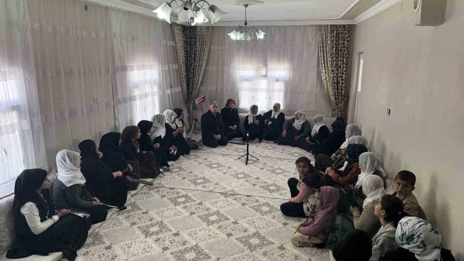 AK Parti heyeti Çınar’da Kadınlar Gününü kutladı
