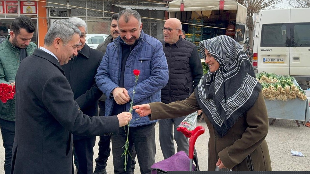 AK Parti heyeti, kadınların kadınlar gününü kutladı
