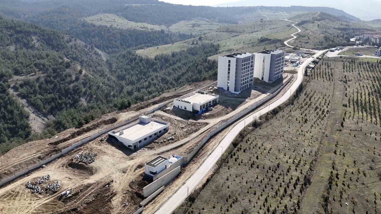 AK Parti heyeti Karabük’te eğitim ve yurt yatırımlarını inceledi
